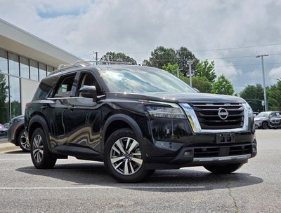 2023 Nissan Pathfinder SL