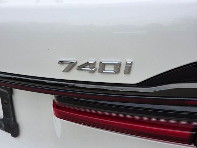 2022 BMW 7 Series 740i