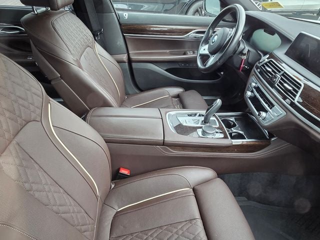 2022 BMW 7 Series 740i