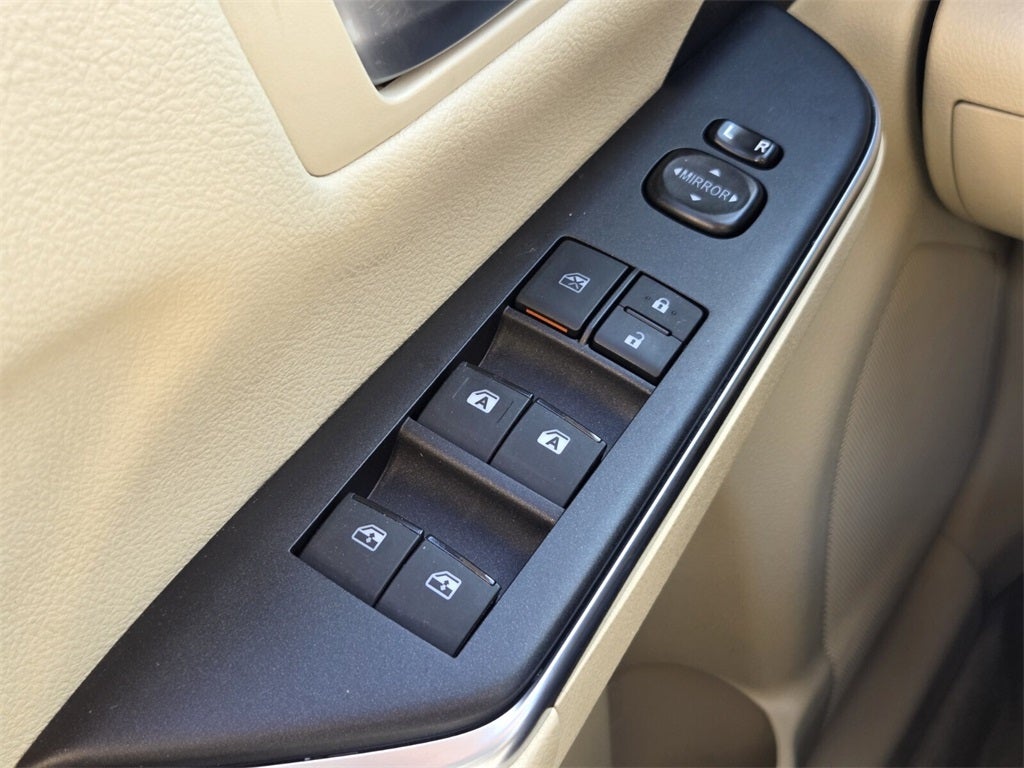 2017 Toyota CAMRY HYBRID LE