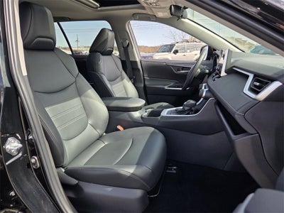 2025 Toyota RAV4 HYBRID XLE Premium