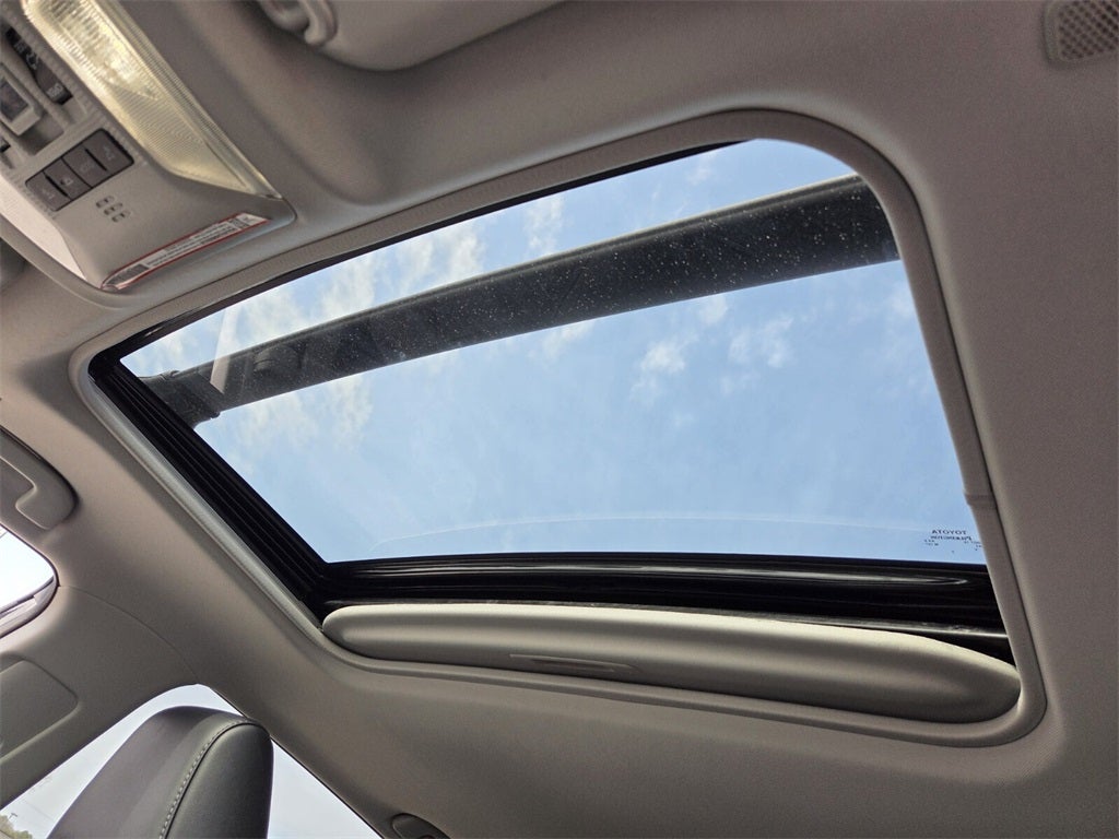 2025 Toyota RAV4 HYBRID XLE Premium