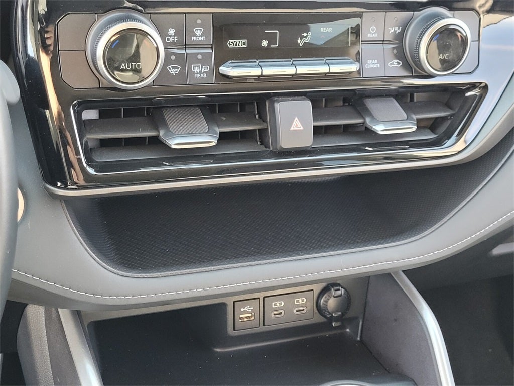 2024 Toyota HIGHLANDER LE AWD