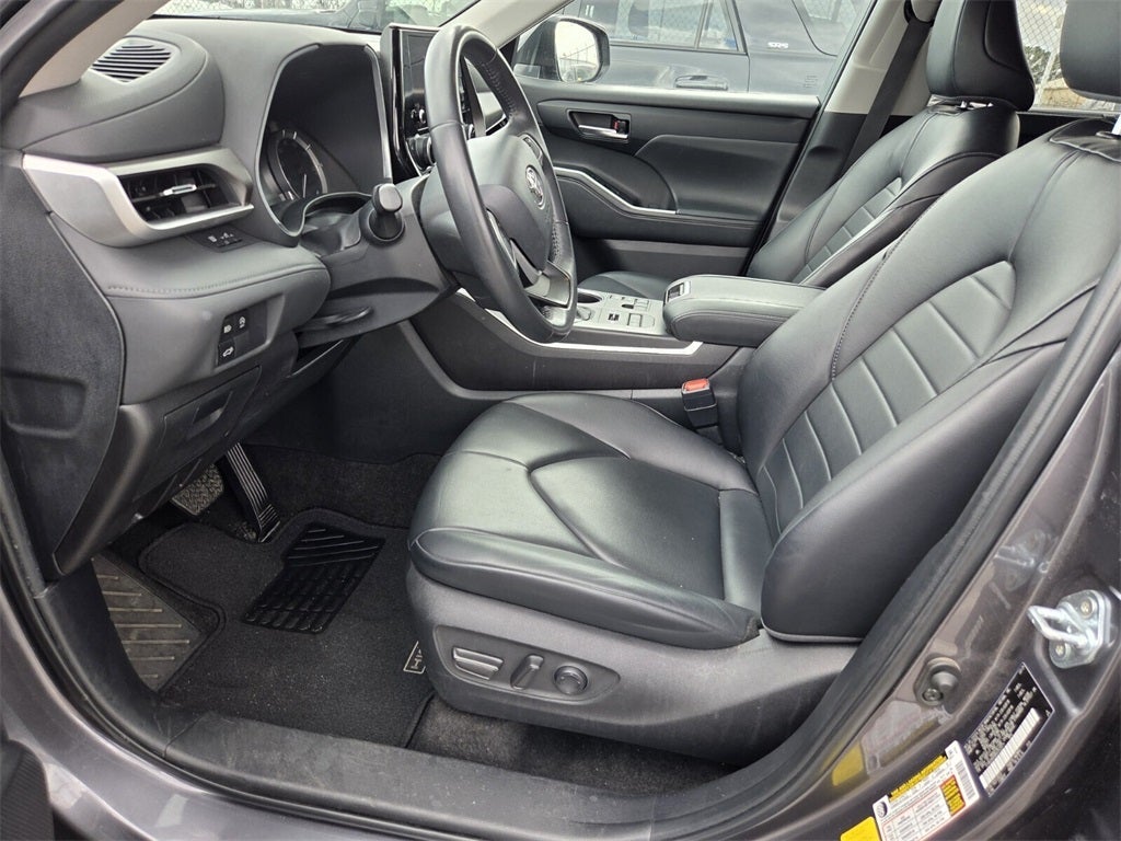 2024 Toyota HIGHLANDER XLE