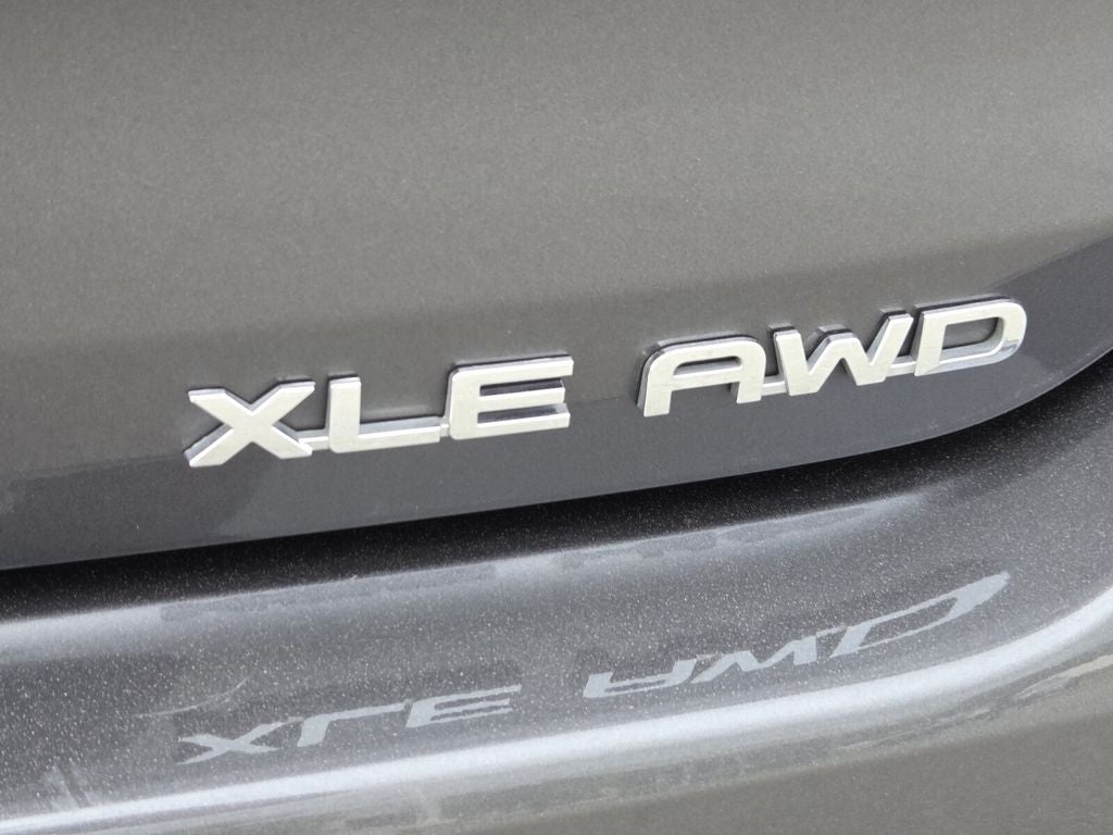 2025 Toyota HIGHLANDER XLE