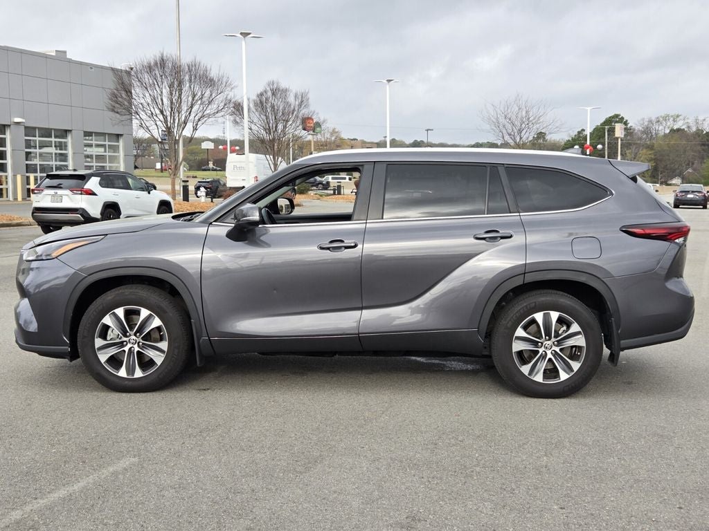 2025 Toyota HIGHLANDER XLE