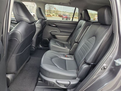 2025 Toyota HIGHLANDER XLE