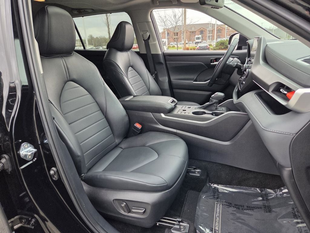 2025 Toyota HIGHLANDER XLE