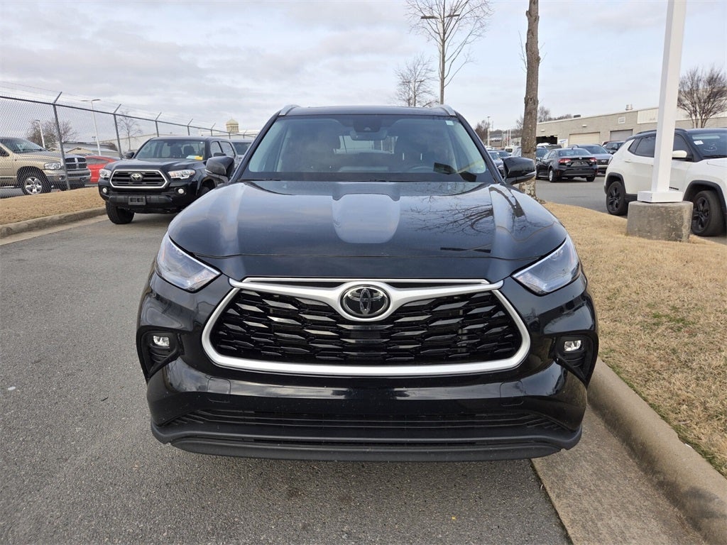 2025 Toyota HIGHLANDER XLE