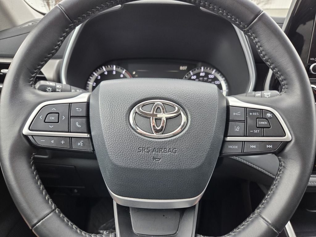 2025 Toyota HIGHLANDER XLE