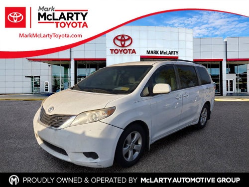 2014 Toyota Sienna LE 8 Passenger