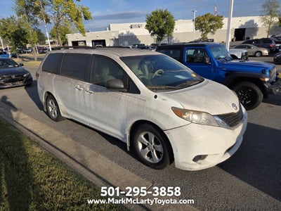 2014 Toyota Sienna LE 8 Passenger