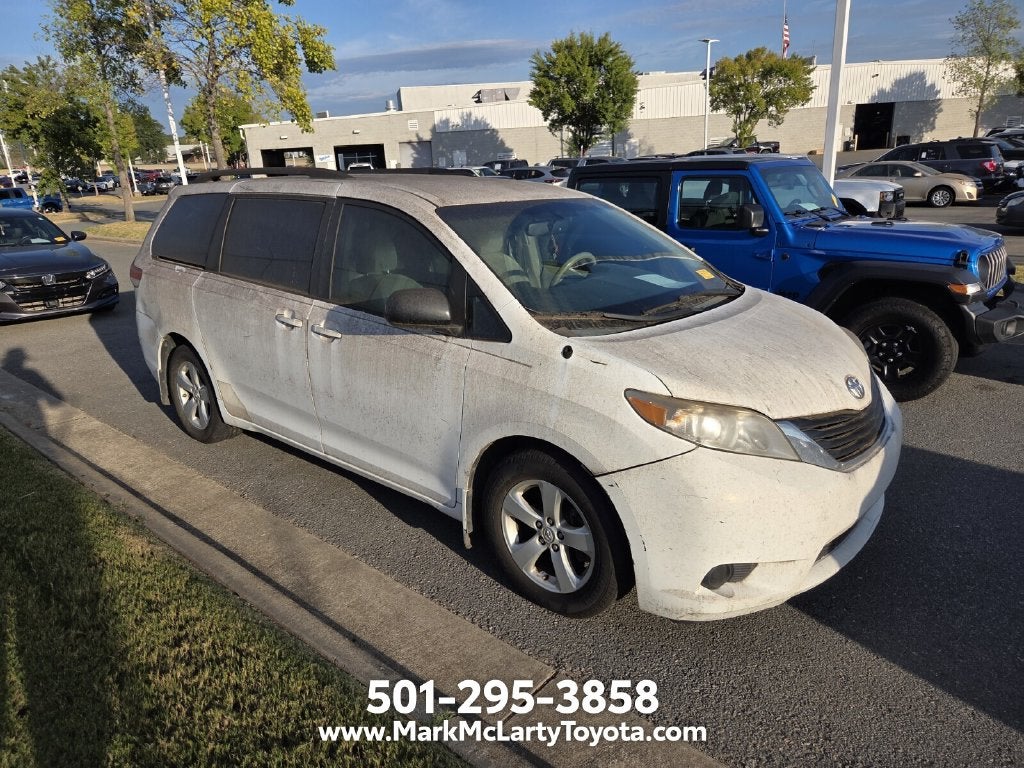 2014 Toyota Sienna LE 8 Passenger