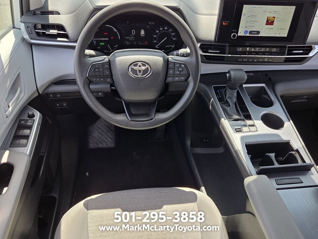 2025 Toyota Sienna LE 8 Passenger