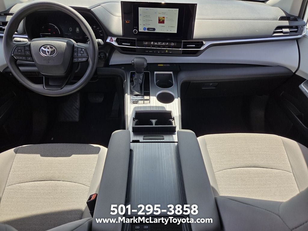 2025 Toyota Sienna LE 8 Passenger