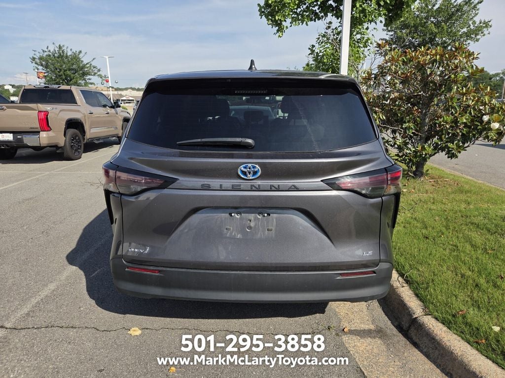 2025 Toyota Sienna LE 8 Passenger