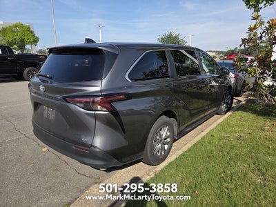 2025 Toyota Sienna LE 8 Passenger