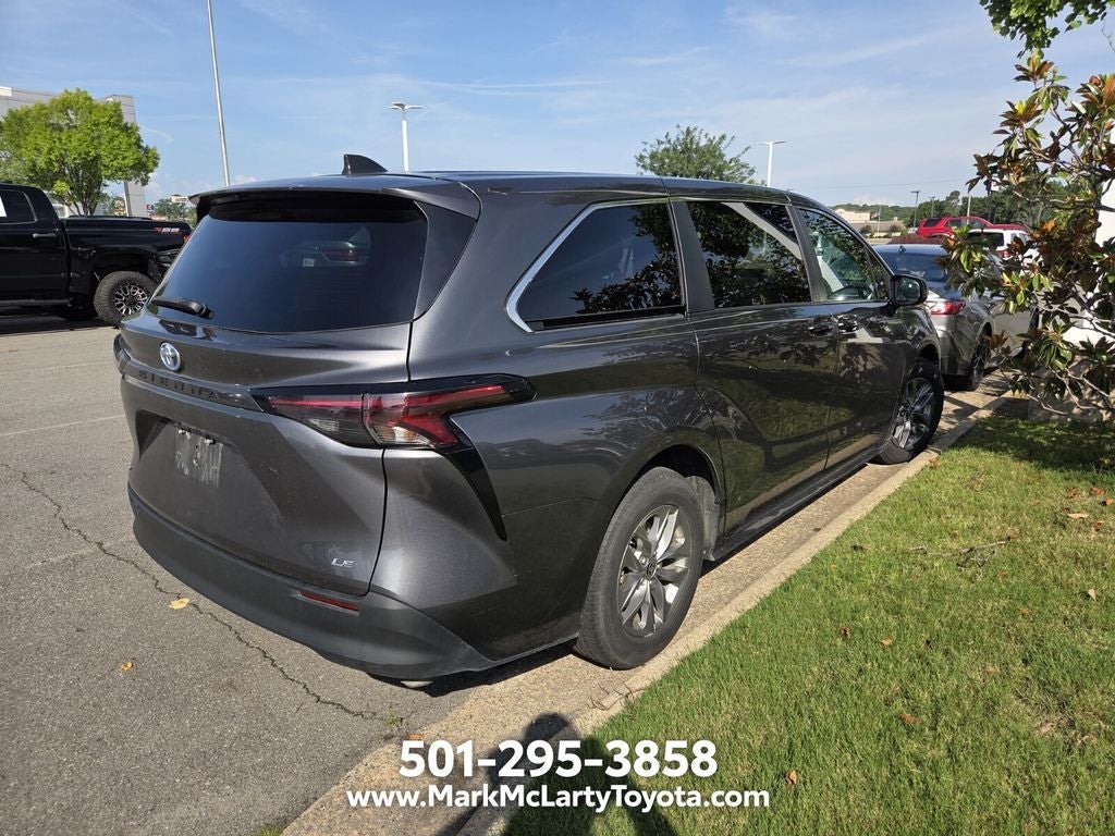 2025 Toyota Sienna LE 8 Passenger