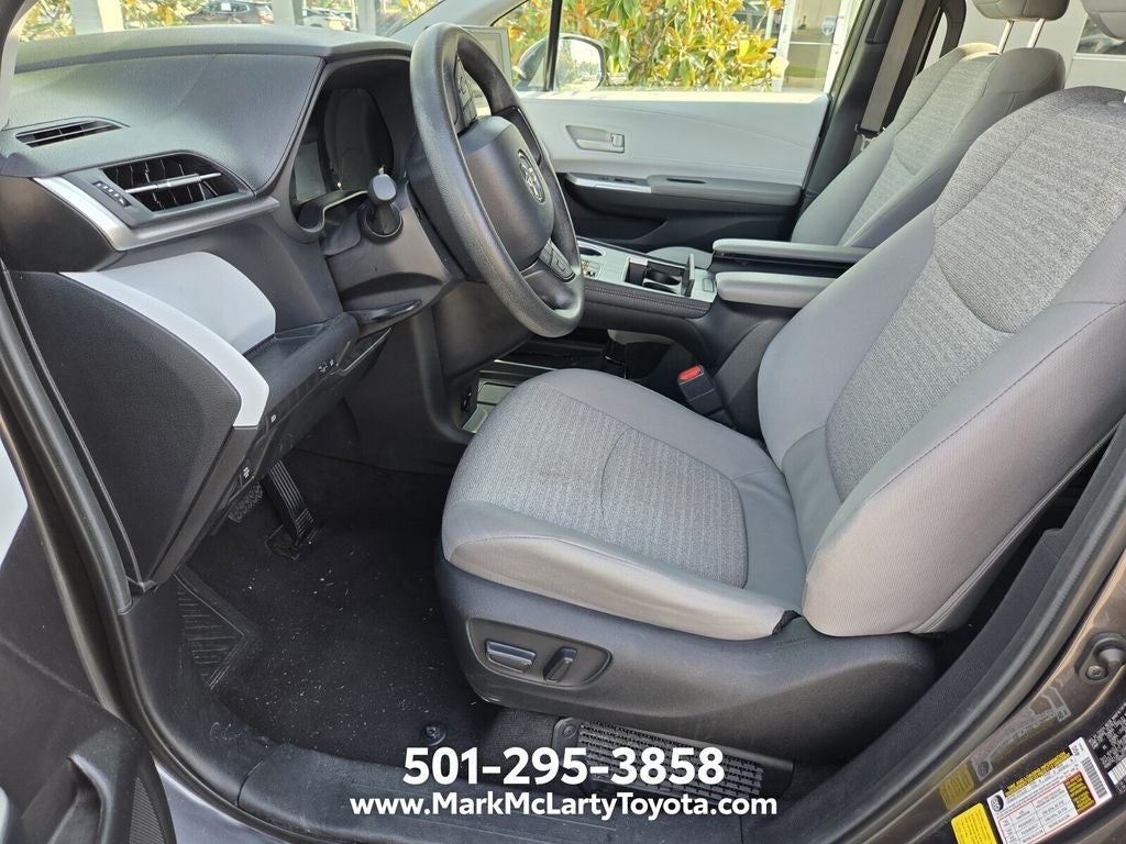 2025 Toyota Sienna LE 8 Passenger