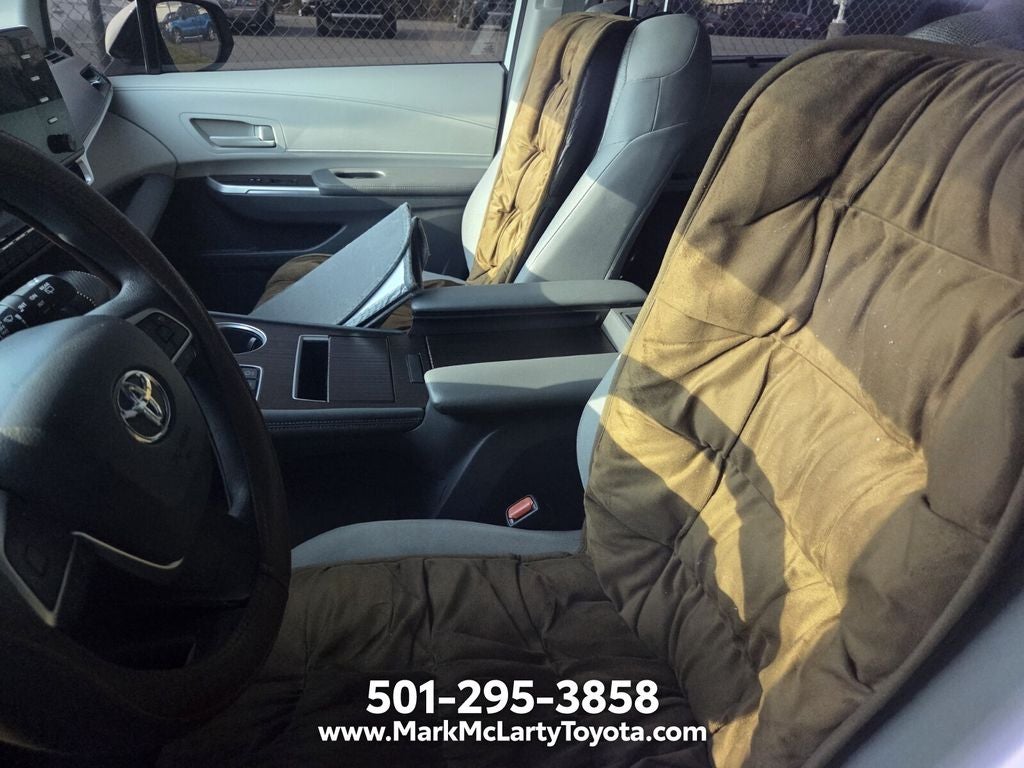 2021 Toyota Sienna LE 8 Passenger