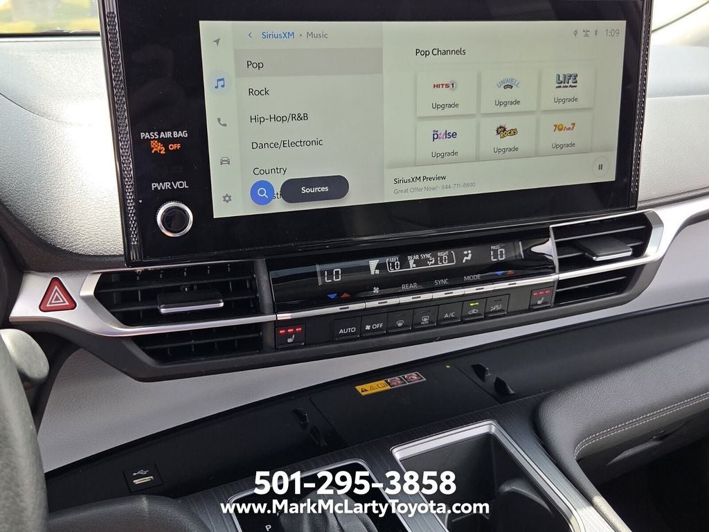 2025 Toyota Sienna XLE 8 Passenger