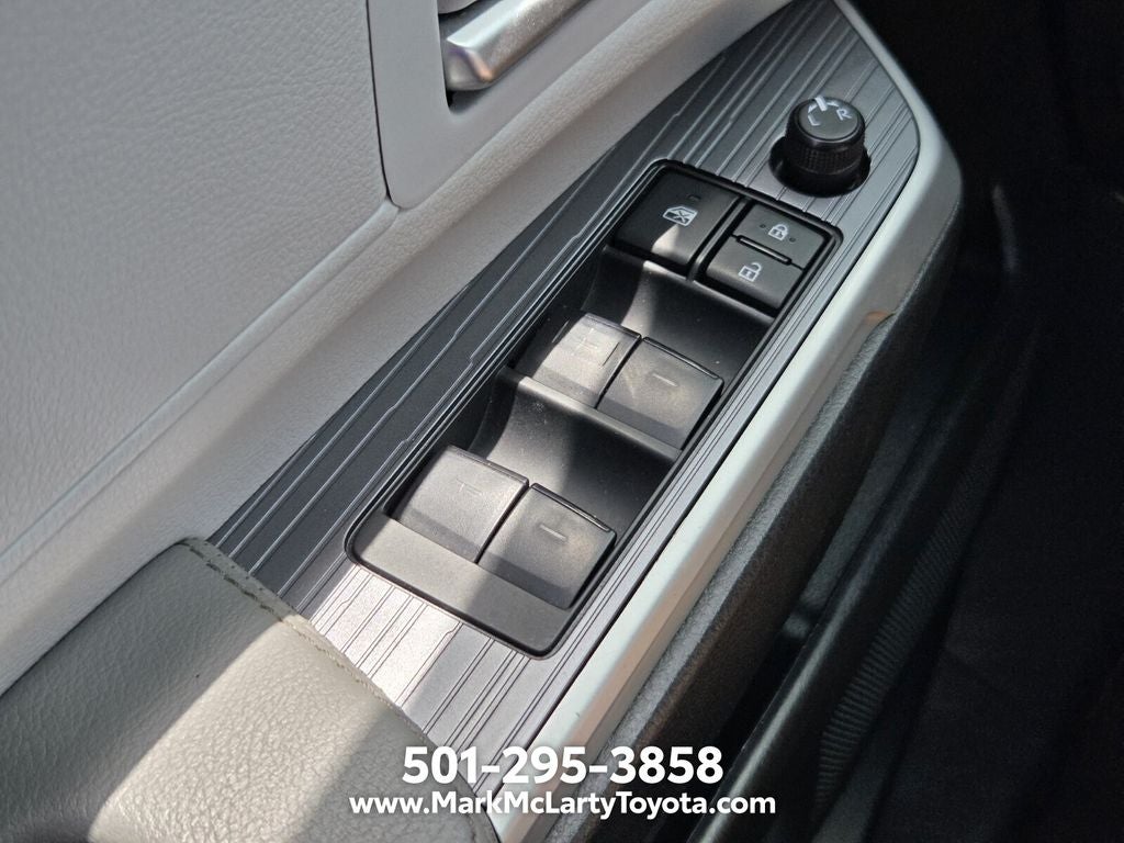 2025 Toyota Sienna XLE 8 Passenger