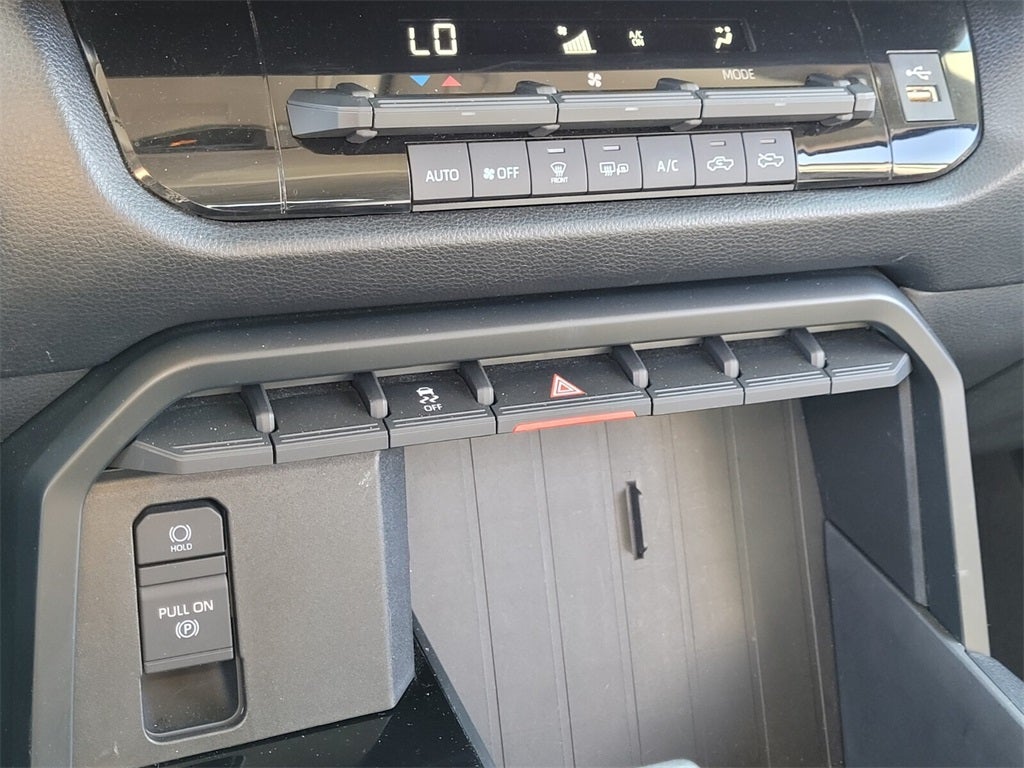 2023 Toyota TUNDRA 4X4 SR