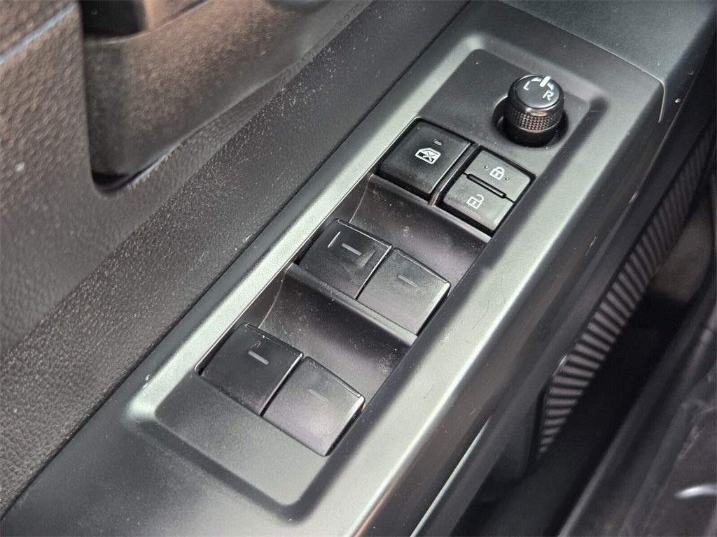 2023 Toyota TUNDRA 4X4 SR