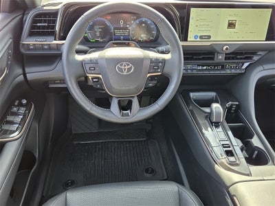 2025 Toyota CROWN Platinum