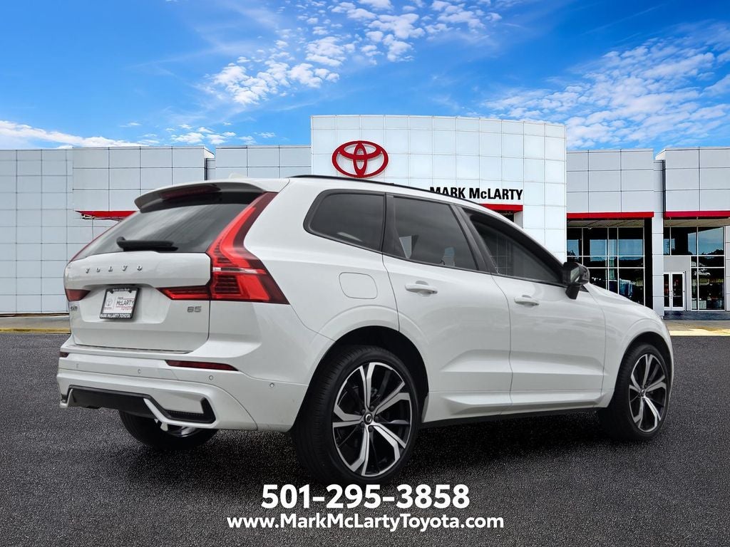 2023 Volvo XC60 B5 Ultimate Dark Theme
