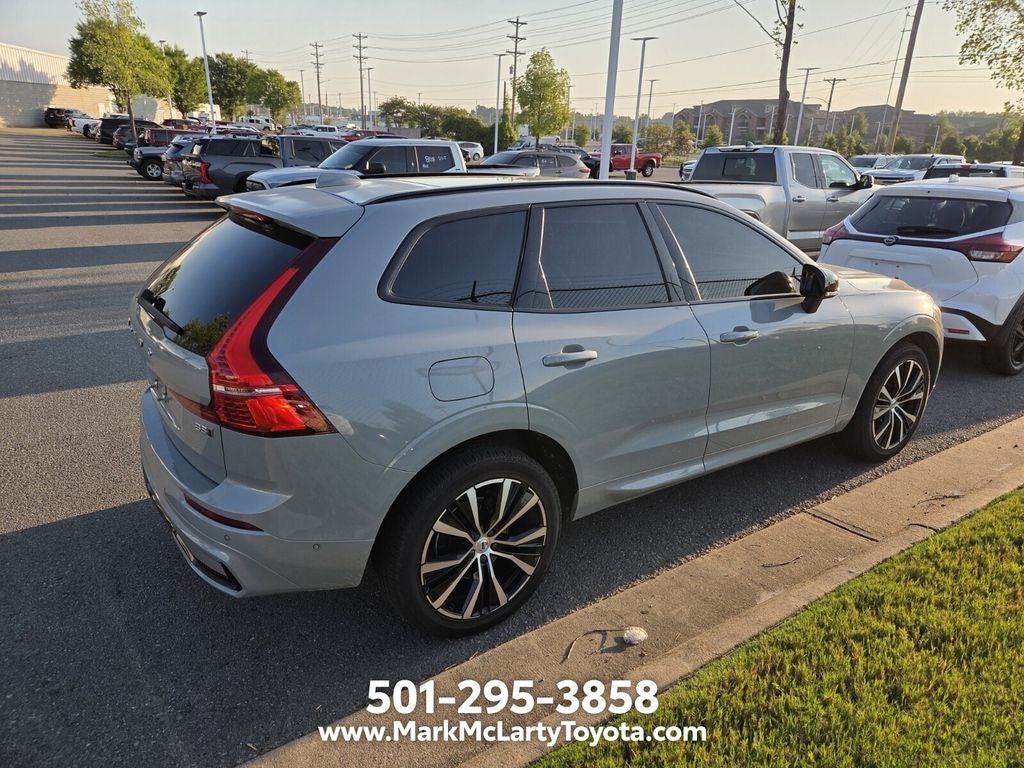 2024 Volvo XC60 B5 Ultimate Dark Theme