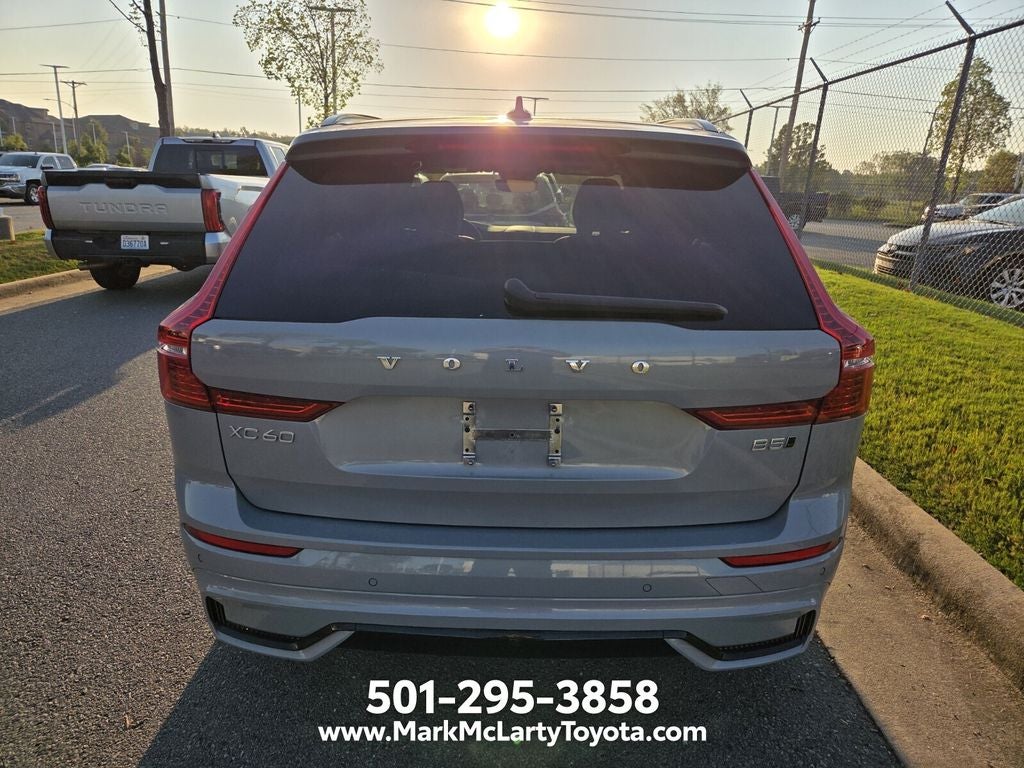2024 Volvo XC60 B5 Ultimate Dark Theme