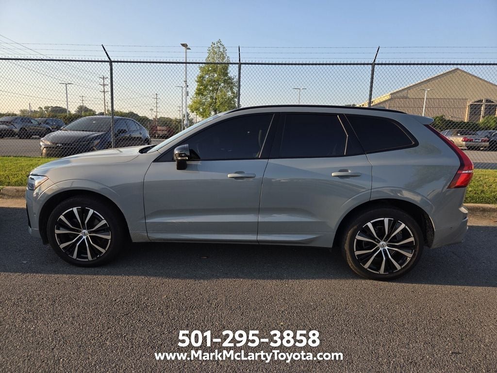 2024 Volvo XC60 B5 Ultimate Dark Theme