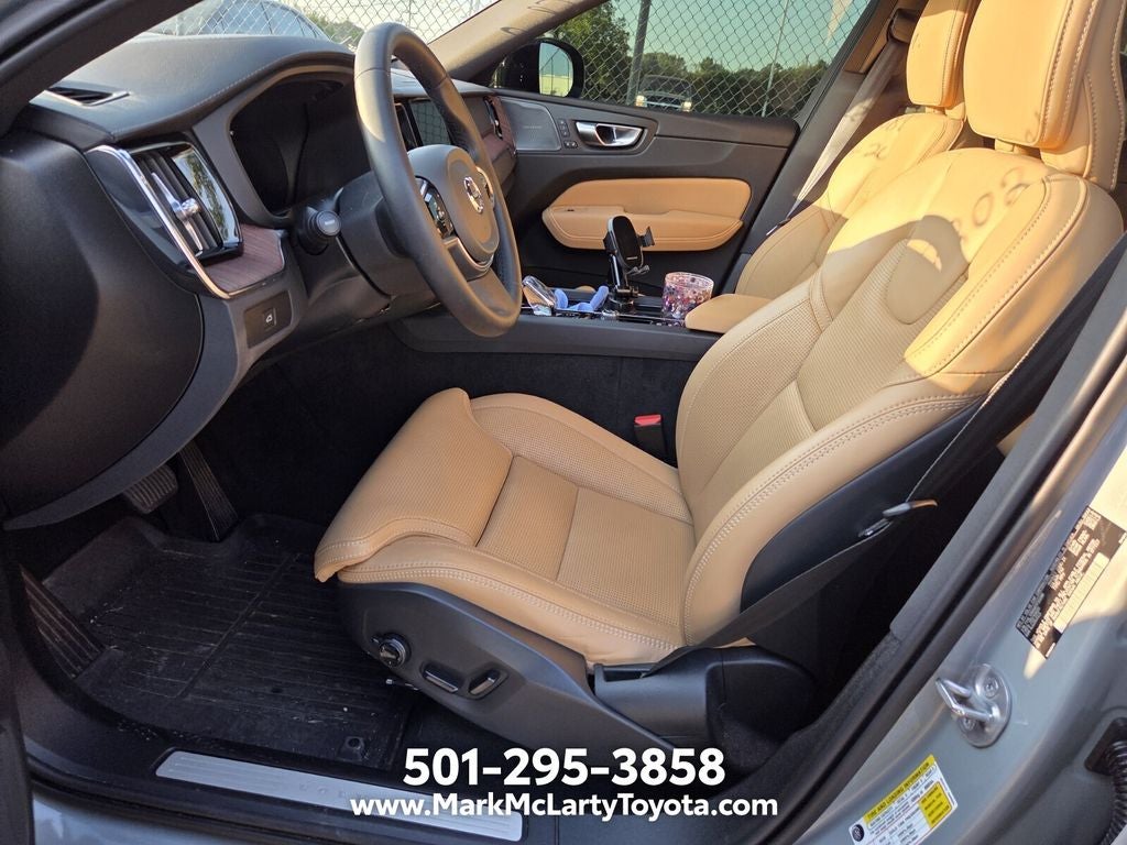 2024 Volvo XC60 B5 Ultimate Dark Theme