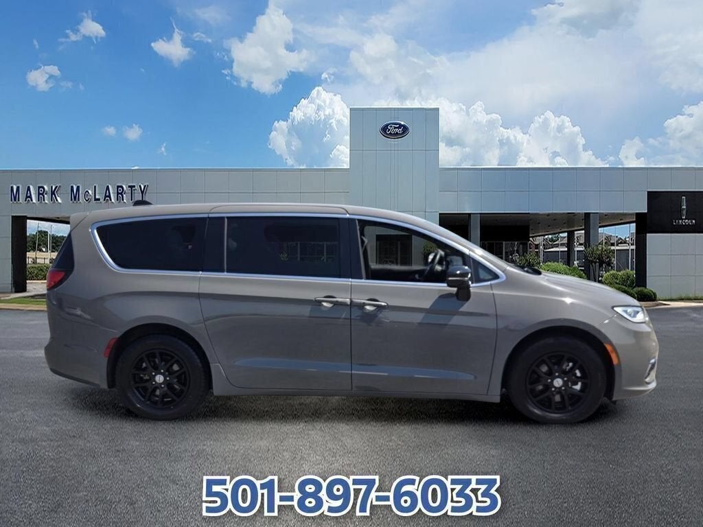 2025 Chrysler Pacifica Select