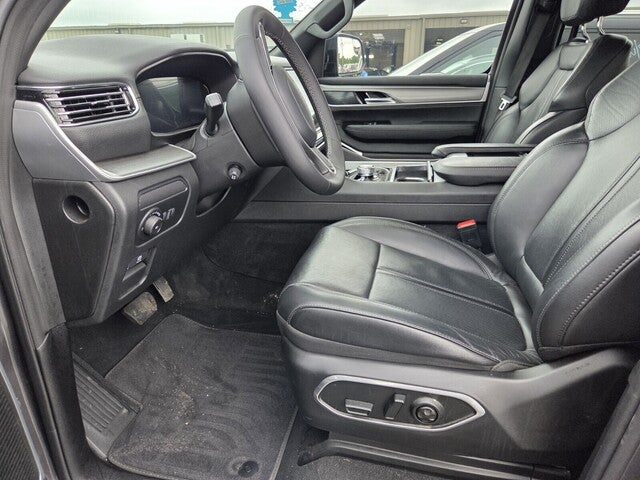 2025 Jeep Wagoneer Base