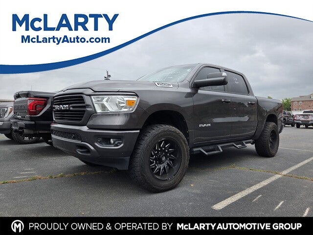 2020 RAM 1500 Big Horn/Lone Star 4x4 Crew Cab 5'7's photo