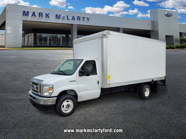 2025 Ford E-450SD Base DRW