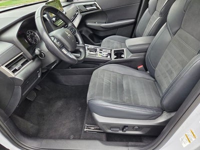 2024 Mitsubishi Outlander Base