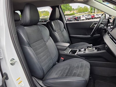 2024 Mitsubishi Outlander Base