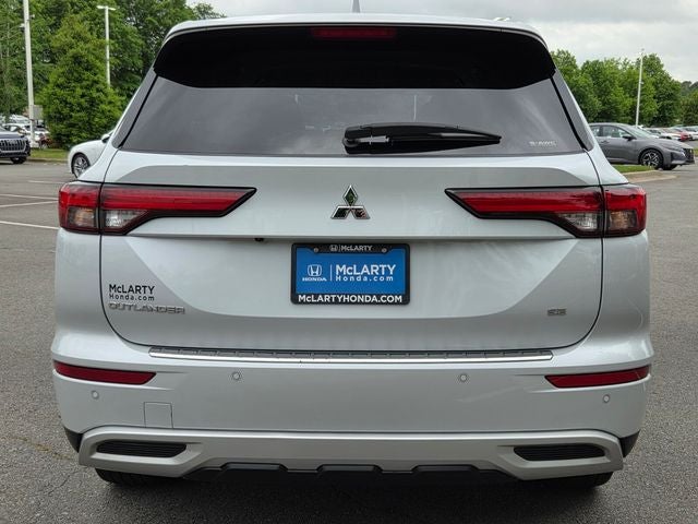 2024 Mitsubishi Outlander Base