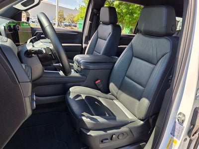 2025 Chevrolet Suburban LT