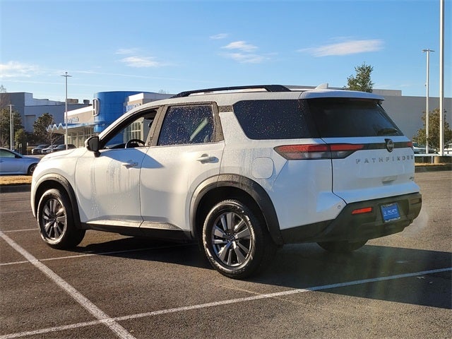 2024 Nissan Pathfinder SV
