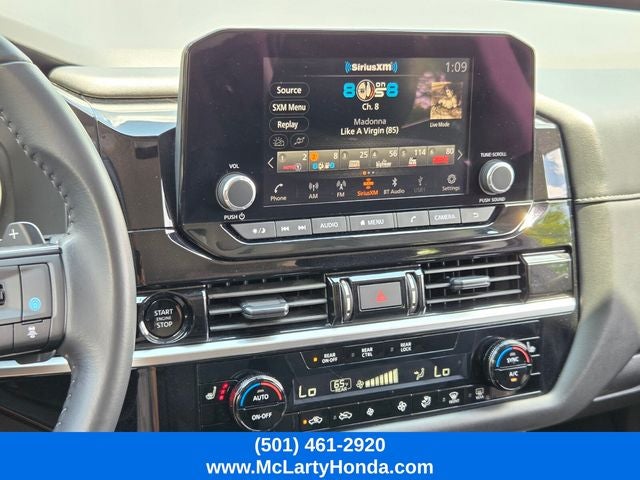 2025 Nissan Pathfinder SV