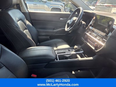 2025 Nissan Pathfinder SL