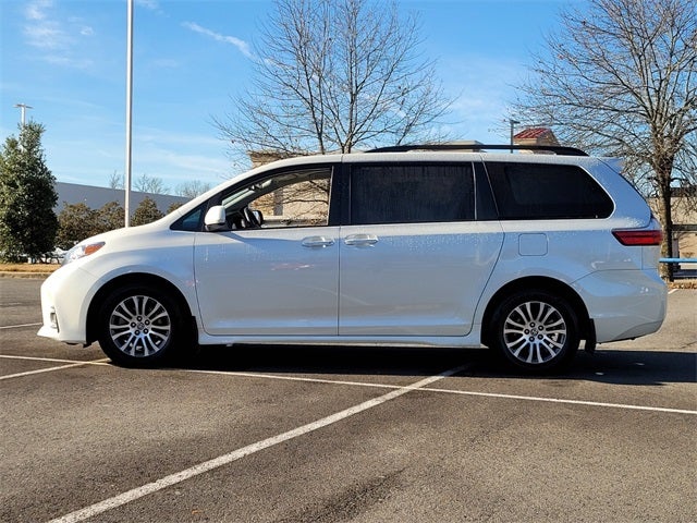 2020 Toyota Sienna XLE