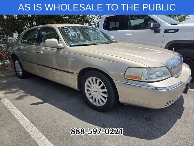 2005 Lincoln Town Car Signature