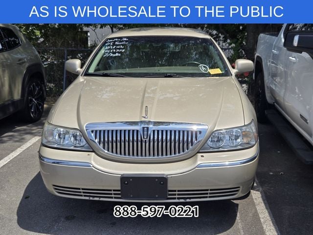 2005 Lincoln Town Car Signature