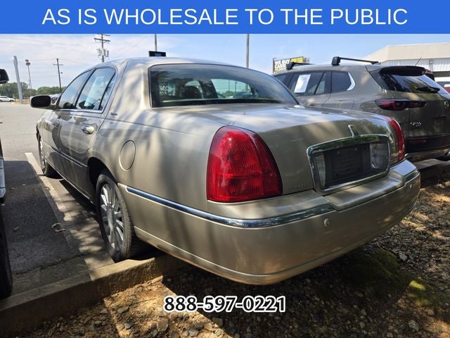 2005 Lincoln Town Car Signature