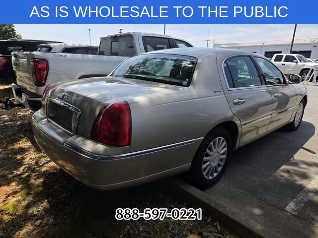 2005 Lincoln Town Car Signature